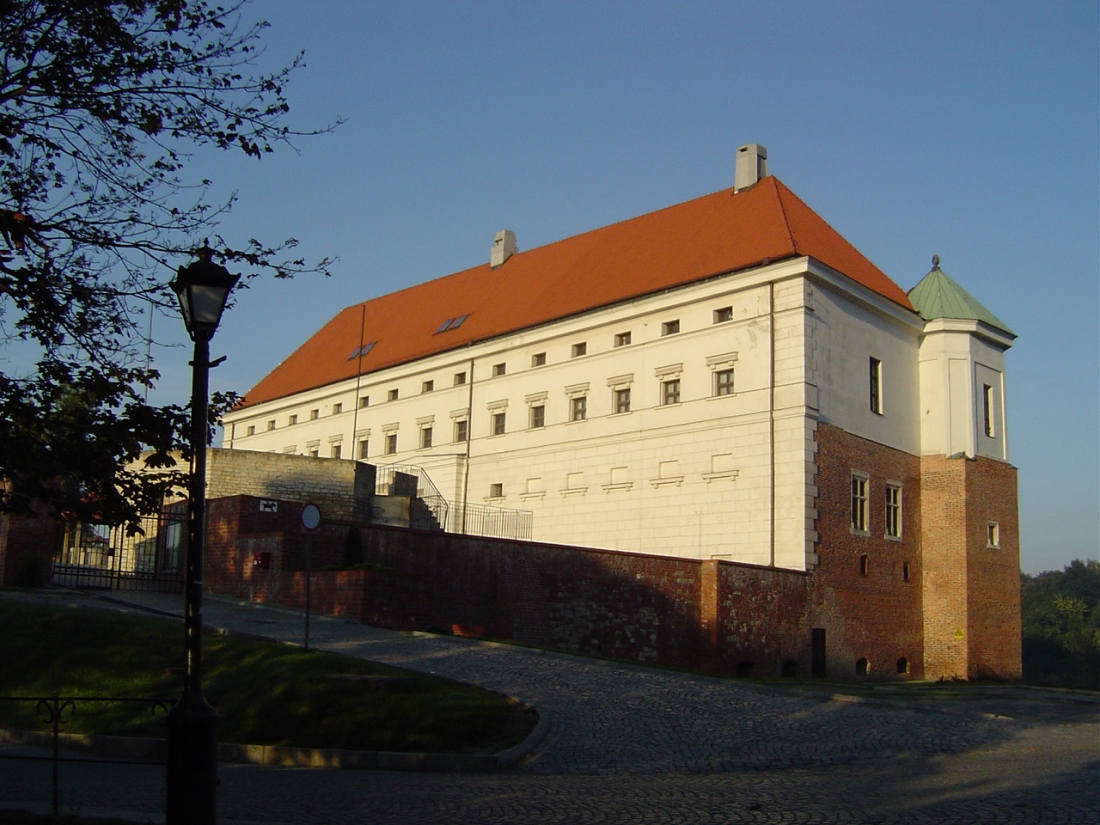 Zamek w Sandomierzu. Widok od ulicy Zamkowej